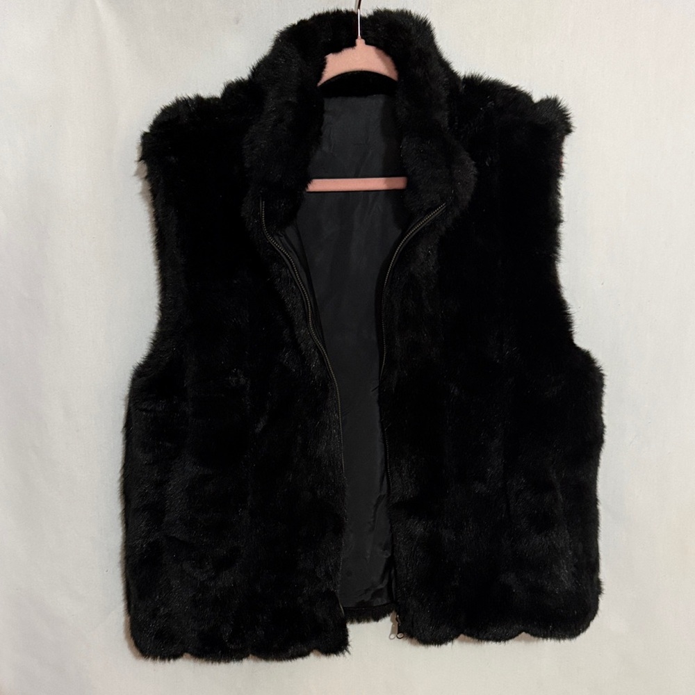 COACO New York Reversible Black Faux Fur Vest, Size L, NWOT, MAKE AN OFFER!!!